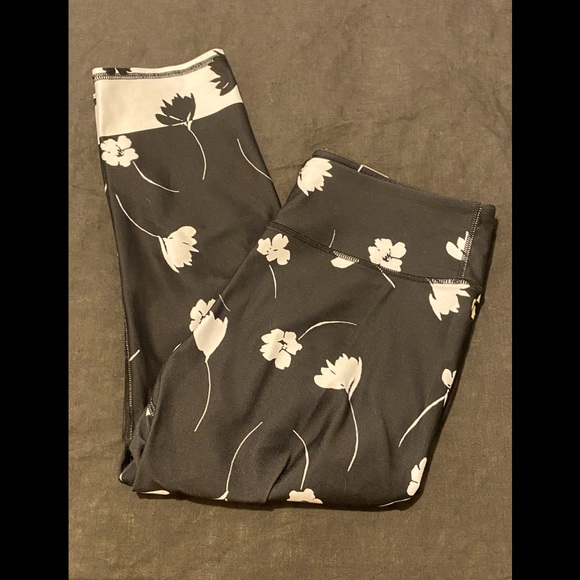 Fabletics Print Crop Legging - Picture 3 of 3